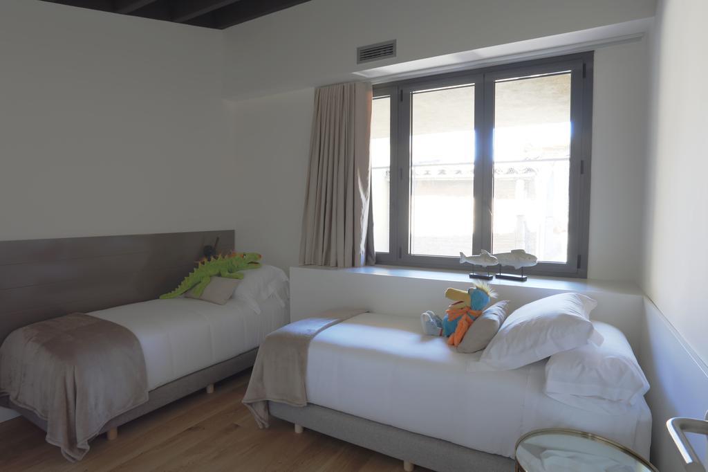ז'ירונה Apartaments Placa Del VI מראה חיצוני תמונה